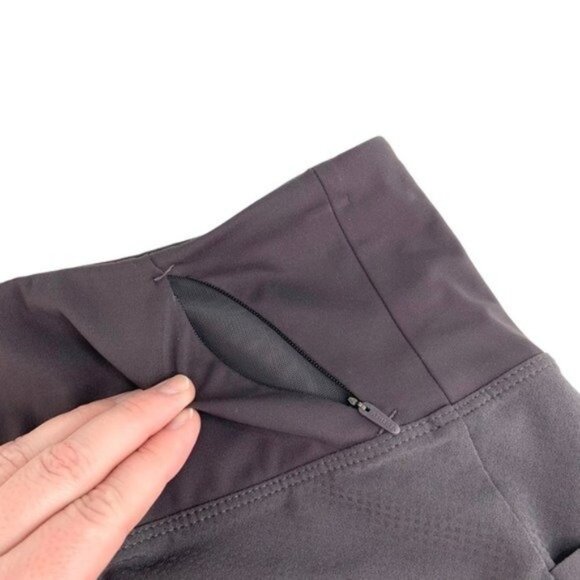 Athleta Quest Hybrid Tight in Grey - Picture 5 of 7